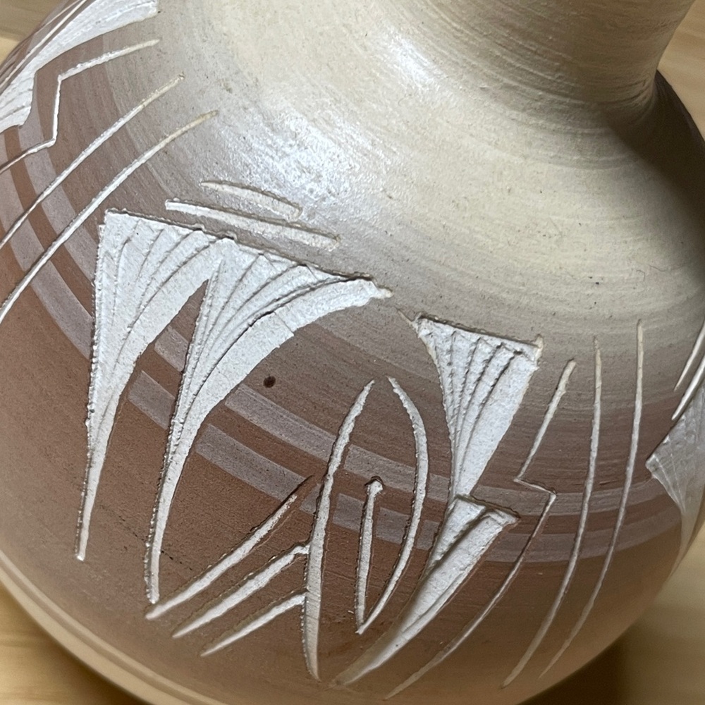 Native American Navajo Indian signed handmade pottery Vase - Picture 5 of 6